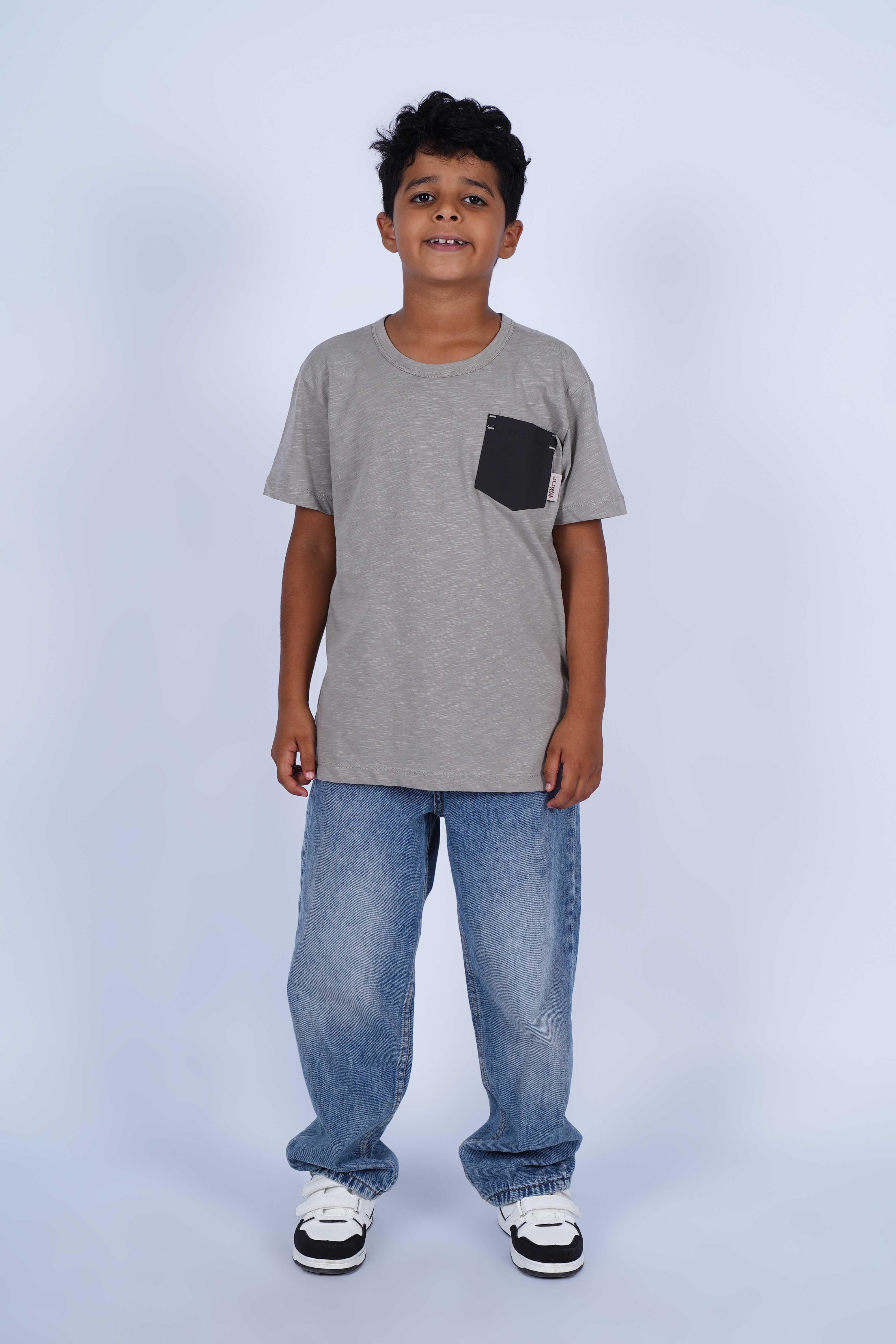 T-shirt Unisexe Enfant – Manches Courtes, Poche Poitrine, Col Rond – Tailles 2 à 13 Ans – 100% Coton